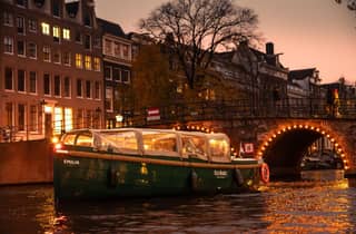 Amsterdam: Abendliche Grachtenfahrt (Sonnenuntergang) mit Getränken (optional)