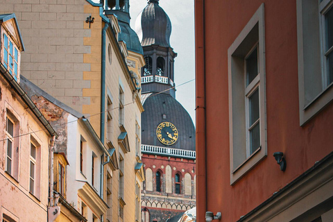 Riga: Old Town Walking Tour & 14-Beer Tasting