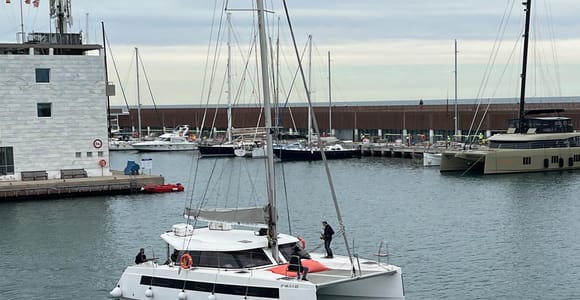 Barcelona: Shared cruise on a catamaran Drink+Local Tapa