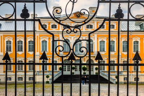 From Riga: Guided Day Tour to Rundale Palace & Bauska Castle