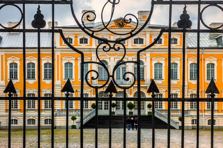 From Riga: Guided Day Tour to Rundale Palace & Bauska Castle