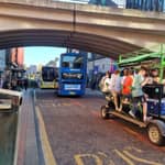 Manchester: tour in beer bike con bevande e musica