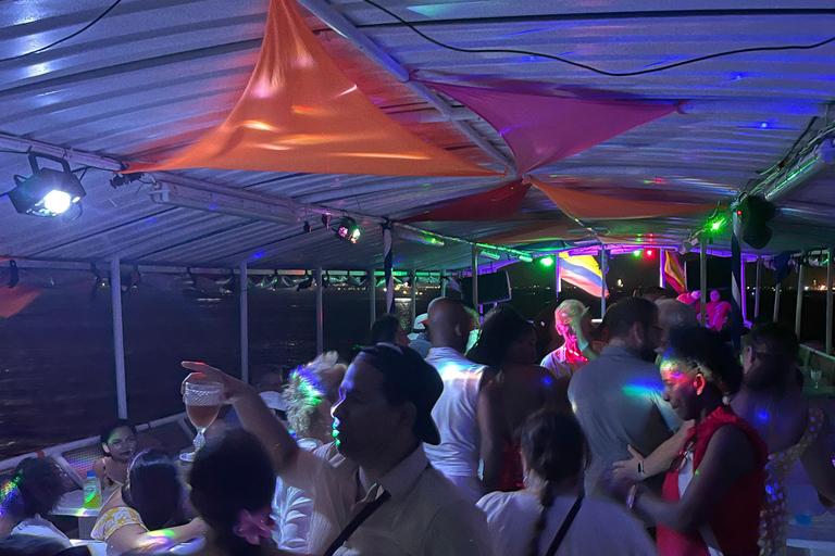 Carthagène : excursion en bateau de nuit avec dîner et open barCARTAGENA : Excursion en bateau de nuit blanche avec dîner et open bar