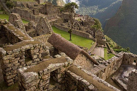 2-Day Trip: Machu Picchu, Ollantaytambo + Pisac