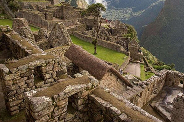 2-Day Trip: Machu Picchu, Ollantaytambo + Pisac