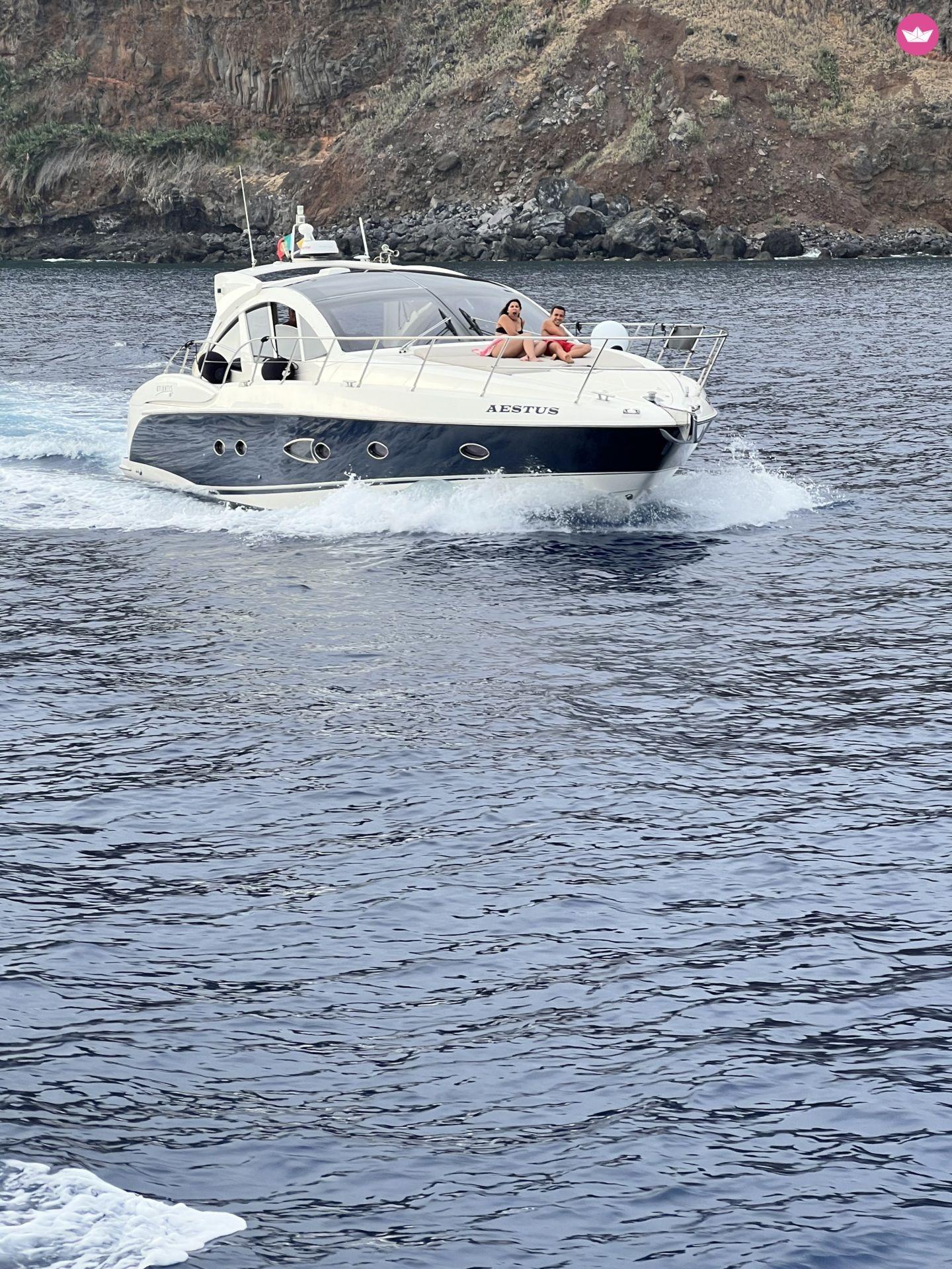 Private Charter – Luxusboot Aestus