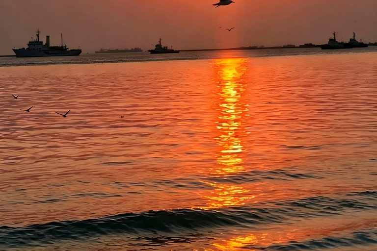 Manila: Bay Sunset Walk & Stories of the Historic Coast