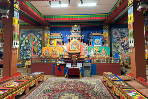 Aglag Temple: Hike to Garid Peak and rocky outcrops