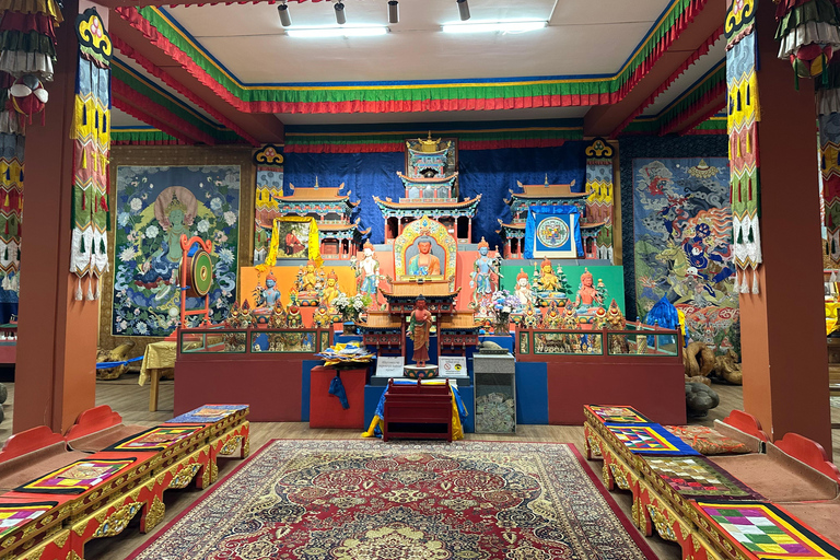 Aglag Temple: Hike to Garid Peak and rocky outcrops