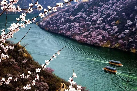 Great Wall Overnight: From Lakeside to Mutianyu & Rural Life