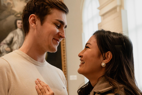 Bucharest: Essential Photo Session in the Charming Streets