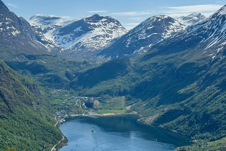 Geiranger Dalsnibba: mini bus tour