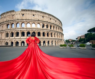 Roma: servizio fotografico e video con abito volante al Colosseo
