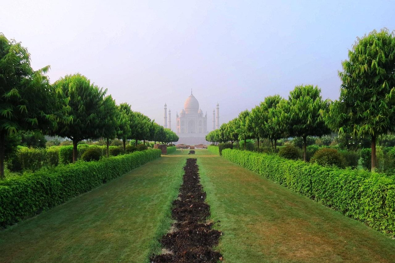 Depuis New Delhi : Excursion d&#039;une journée au Taj Mahal et au fort d&#039;Agra en voitureVoiture privée à moteur à courant alternatif et visite guidée uniquement