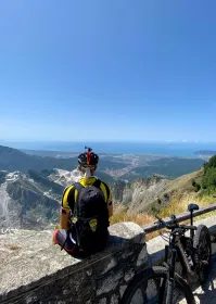Tour mit dem E-Bike durch die Alpen Apuane-Campocecina