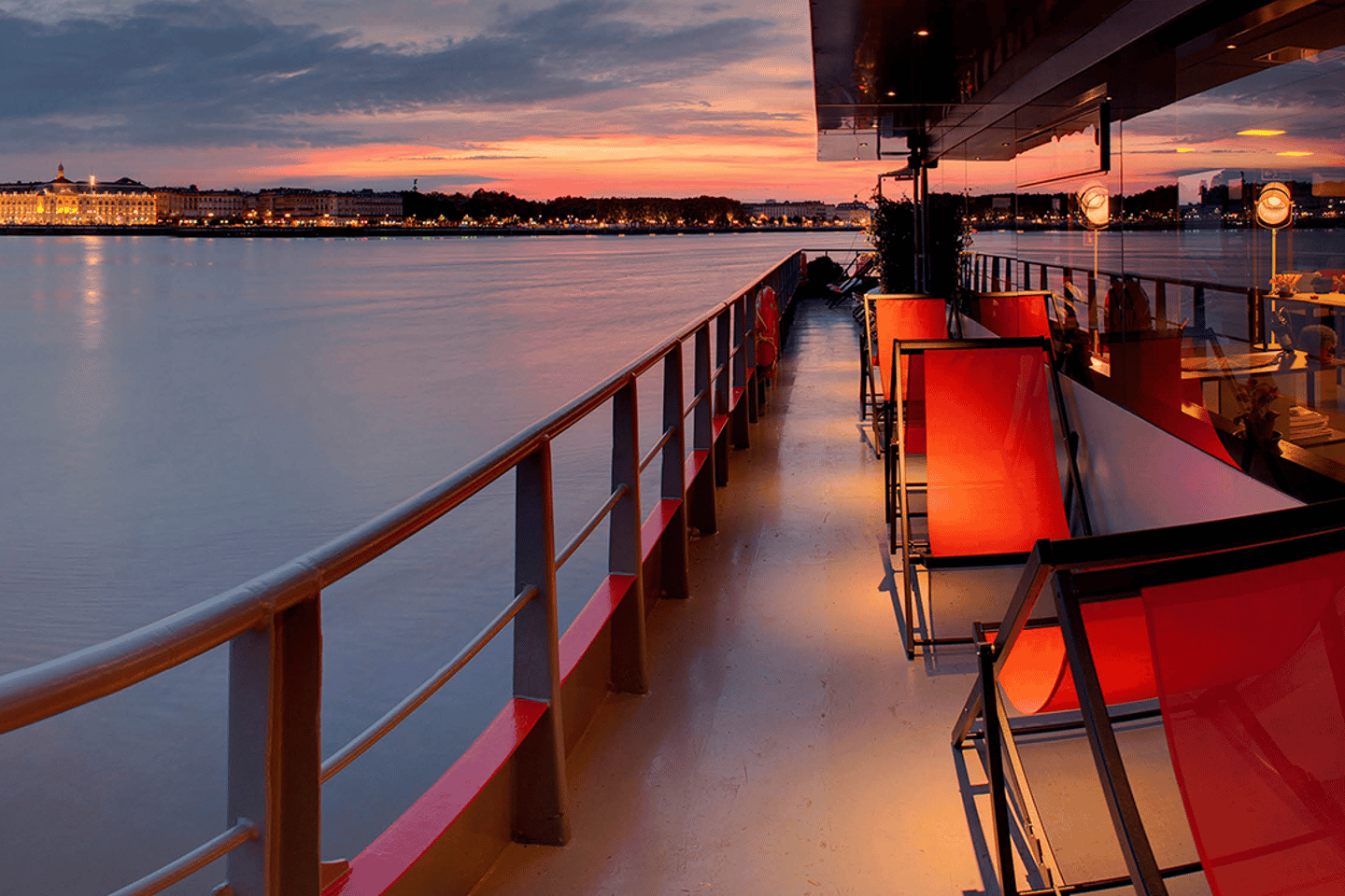 Bordeaux: 2-stündige Fluss-Dinner-Kreuzfahrt