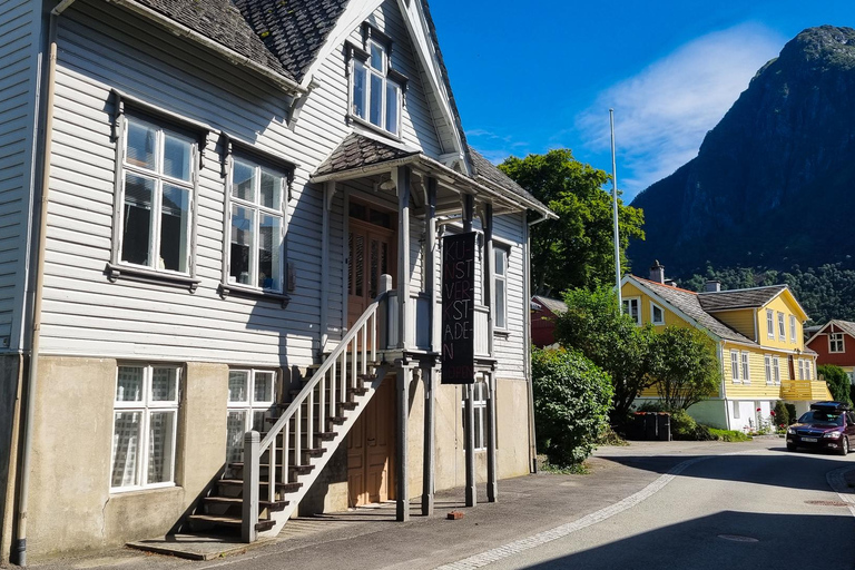 Bergen: Cruise to beautiful Rosendal by the Hardangerfjord