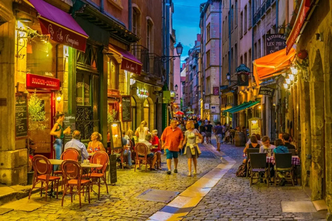 Lyon: Night Walking Tour with Traboules and Legends