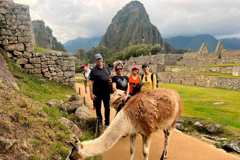 From Cusco: 2 Days, Sacred Valley and Machu Picchu via the scenic route Panoramic Train & Standard Hotel with Lunch in Machu Picchu