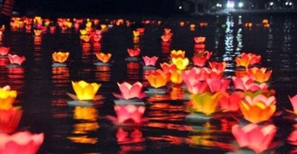 Hoi An: Private Night Boat Trip & Lantern Release on the River