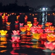 Hoi An: Private Night Boat Trip & Lantern Release on the River