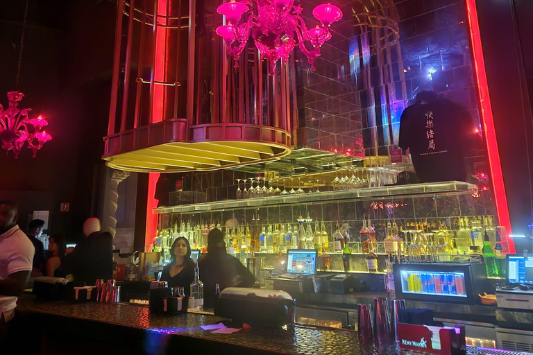 Las Vegas: Night Out at Clubs with Free Drinks and Party Bus Latin Club Crawl