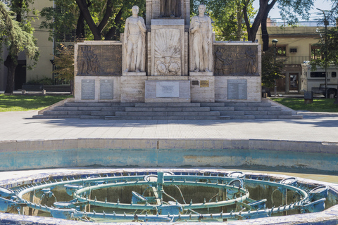 Mendoza: Walking & Wine Tour with Tastings & San Martin Park