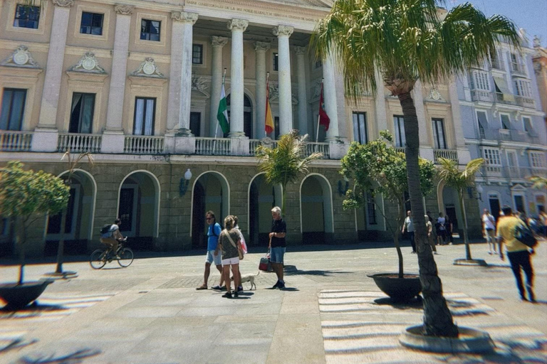 Cádiz: Walking Tour with Tapas and Drinks