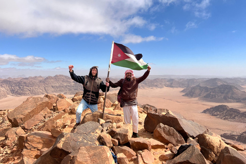 瓦迪拉姆：本地导游带您徒步前往杰贝尔乌姆达米瓦迪拉姆：本地导游带你徒步前往杰贝尔乌姆达米