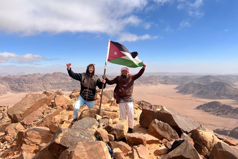 瓦迪拉姆：本地导游带您徒步前往杰贝尔乌姆达米瓦迪拉姆：本地导游带你徒步前往杰贝尔乌姆达米