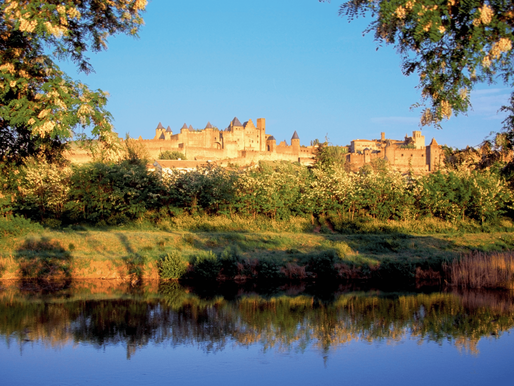 Barcelona: Tour Carcassonne & Dali