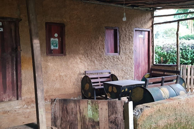 纳克尔斯峰探险和希洛亚村露营 2 日游