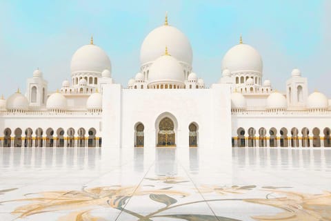 Abu Dhabi Mosque & Warner bros tour from Abu Dhabi