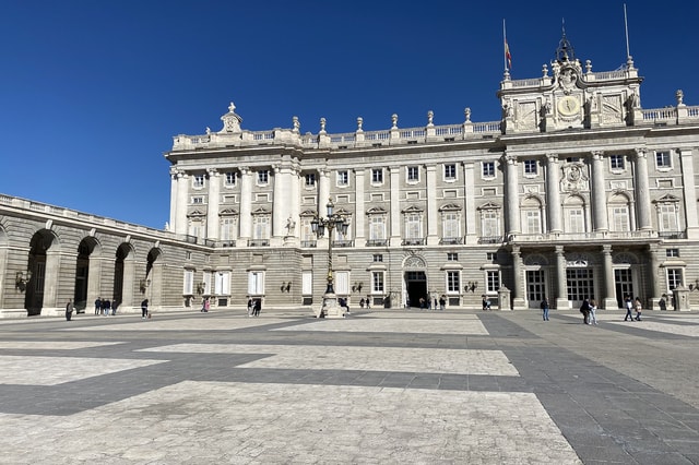 Madrid: Royal Palace Small Group Guided Tour with Tickets