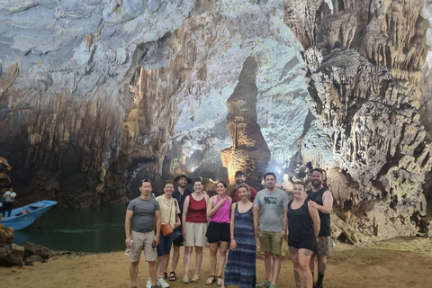 Explora Phong Nha e as Grutas do Paraíso: Aventura de 2 dias a partir de Hue