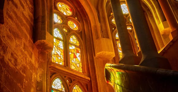 Sagrada Familia Priority Entry & Expert Guided Tour