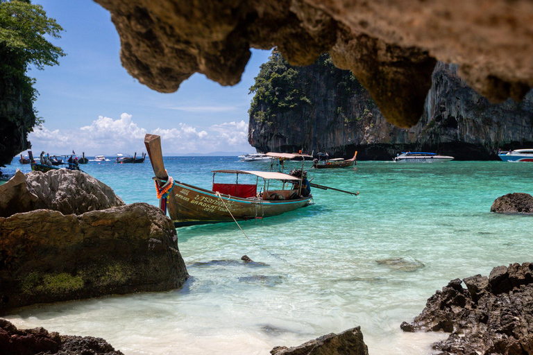 Phi Phi : Tour en bateau à queue longue dans la baie de Maya, tôt le matin