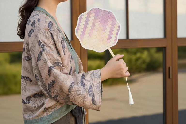 Shanghai: Traditional Bamboo Weaving Fan Experience