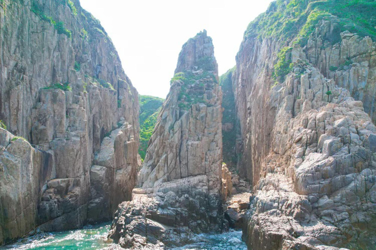 Tour in yacht del Geoparco UNESCO di Hong Kong: quattro archi marini e vulcanoTour in yacht del geoparco UNESCO di Hong Kong: quattro archi marini e vulcano