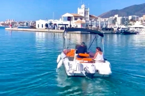 Desde Málaga: Alquiler de barcos sin licencia en MálagaAlquiler de barco 1 hora