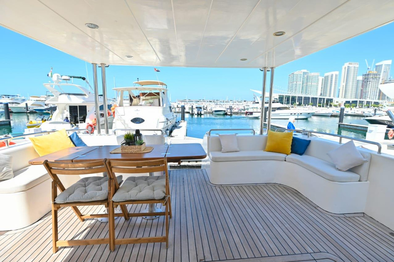 Romantic Dinner on Private Yacht Romantic Dinner on Private Yacht - 2 hours