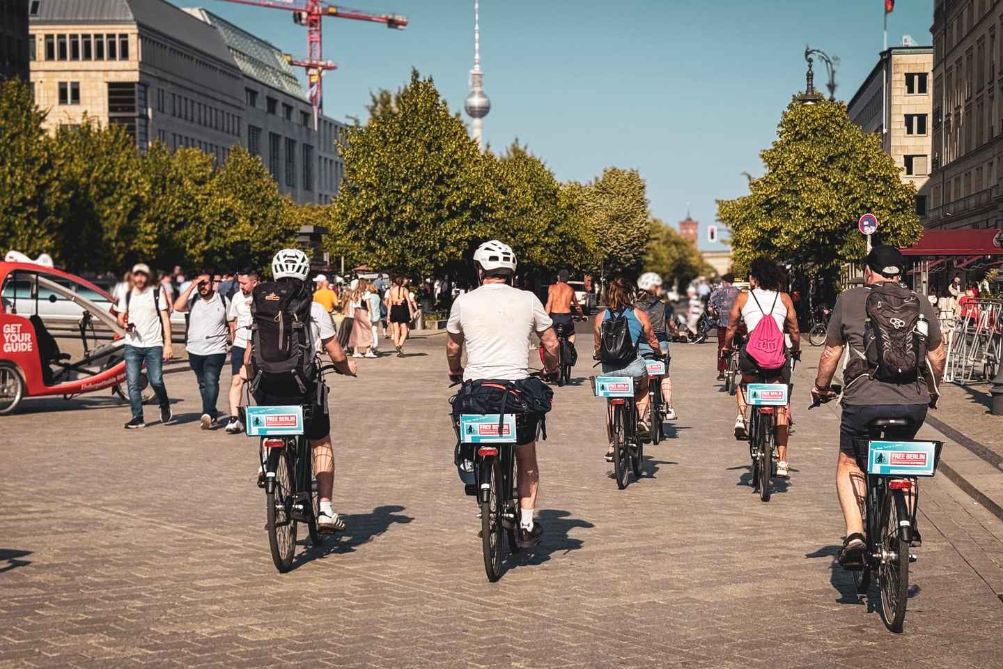 Berlin: Guided Bike Tour to Explore the Highlights