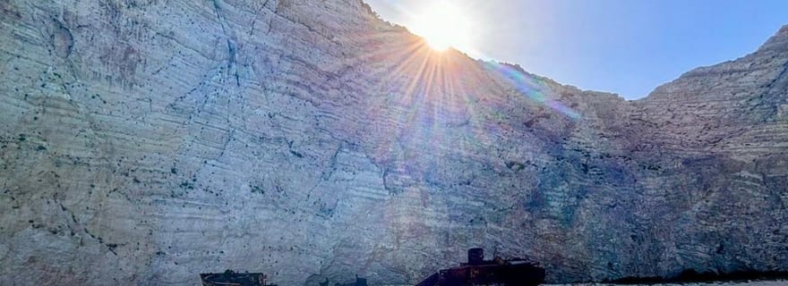 Zakynthos : visite privée en hors-bord vers l'épave et baignade