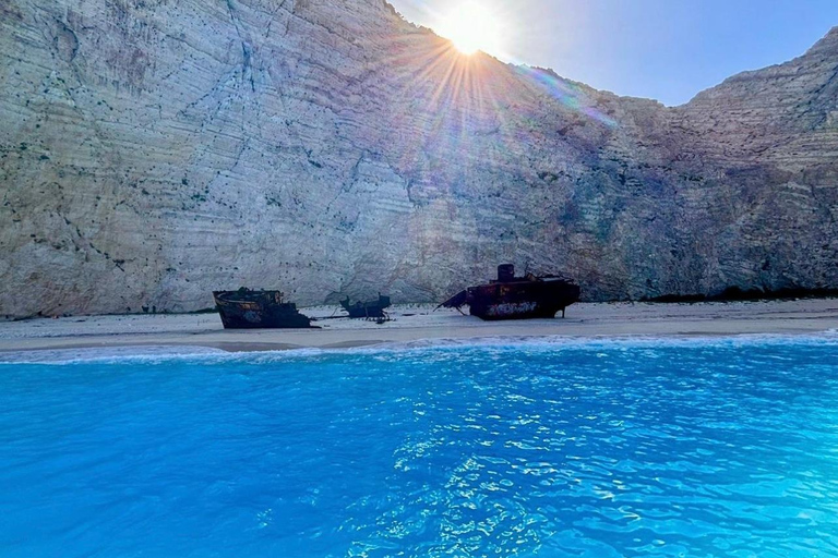 Zakynthos: Private Speedboat Tour to the Shipwreck and swim