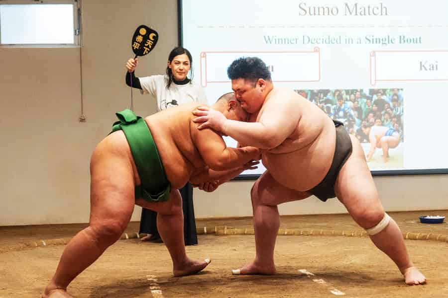 Osaka: Sumo-Erlebnis mit Live-Show & Herausforderung für das Publikum. Foto: GetYourGuide Osaka: Sumo-Erlebnis mit Live-Show & Herausforderung für das Publikum. Foto: GetYourGuide
