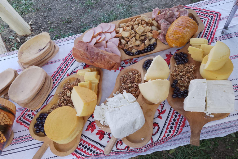 Bucharest: Transylvania Castles Tour with Dinner