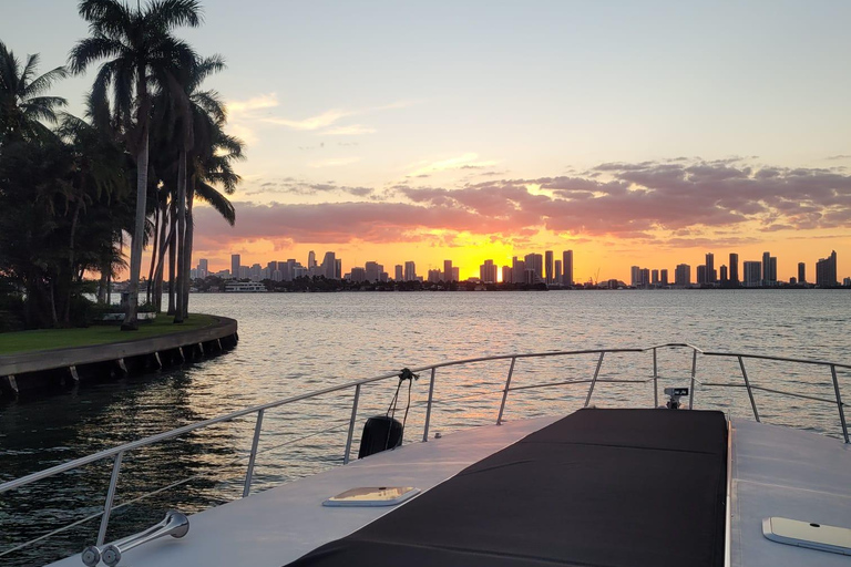 Yacht cruise Biscayne Bay, Miami Beach and Sand bar. 42Ft Yacht cruice Biscayne Bay, Miami Beach and Sand bar