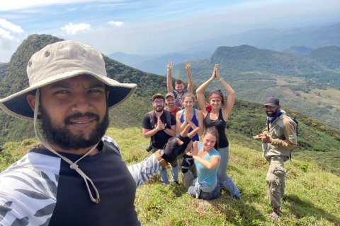 De Colombo a Nudillos: Aventura de trekking y senderismo nocturno