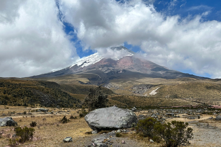 Quito: Cotopaxi & Quilotoa 2-Day Tour with Accommodation