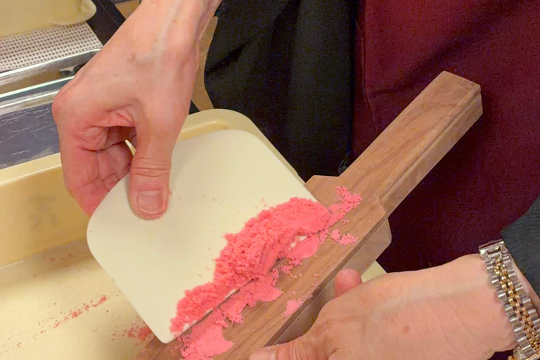 Kanazawa Wagashi Making, Kaiseki, Geisha & Samurai All Tour